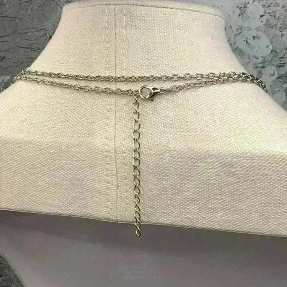 Silver Necklace with Pendant of Tree with Chipped Stones - Picture 3 of 3